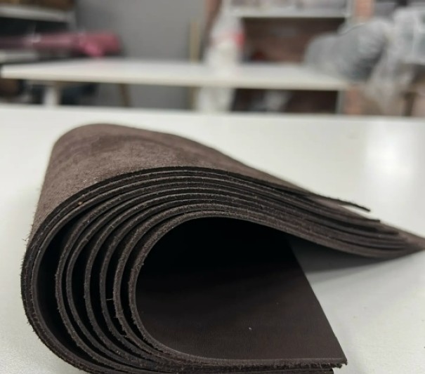 Кожа форматами (Краст черный кофе), 1.2-1.6 мм, без финиша, формат А2, А3, А4