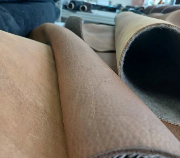 Крейзи Хорс на войлочной основе ,  3+ мм, средний размер 160-200 дм²