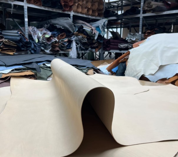 Краст растительного дубления (Телесный), 1.8-2.0 мм и 2.0-2.4 мм, без финиша, средний размер 180-200 дм²